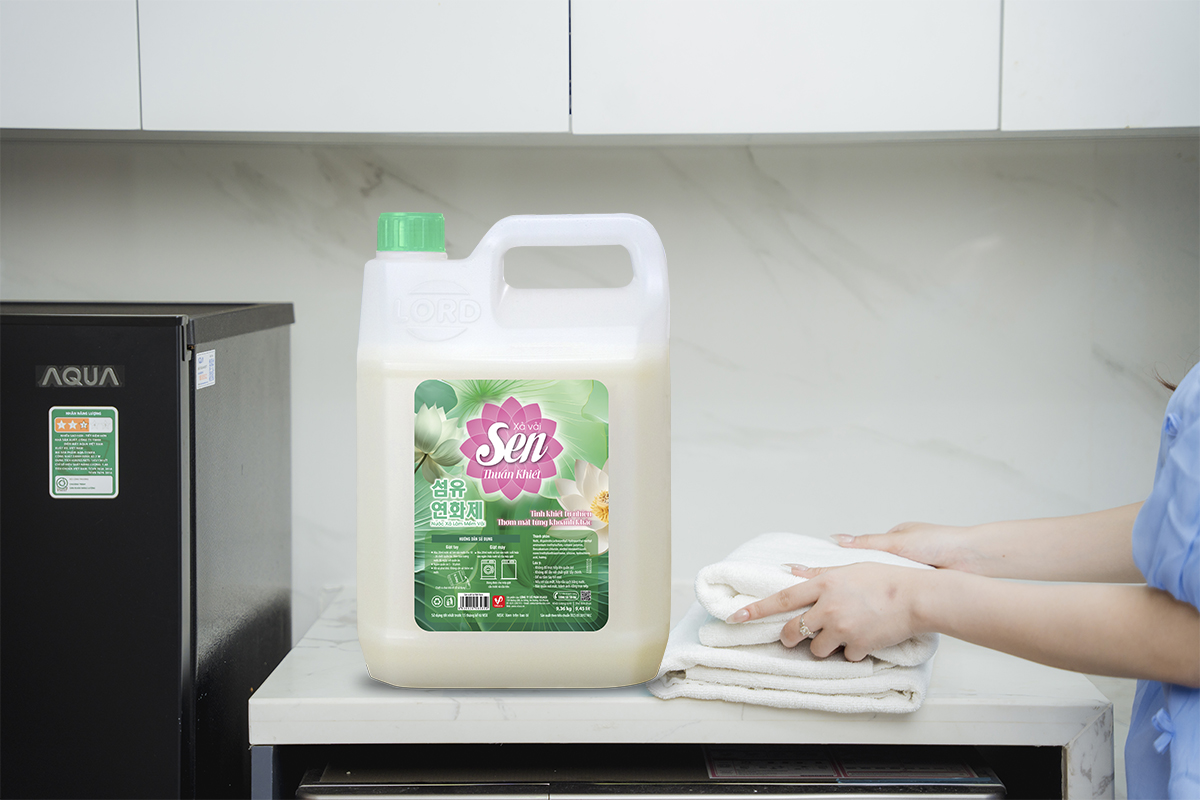 Nước xả vải Sen Thuần Khiết