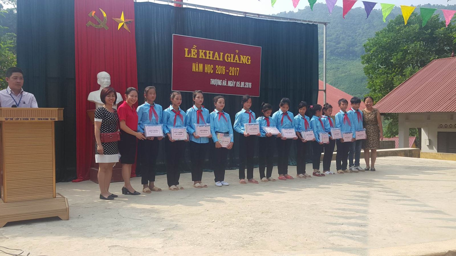Vilaco tặng động phục cho học sinh khó khăn tại cao bằng