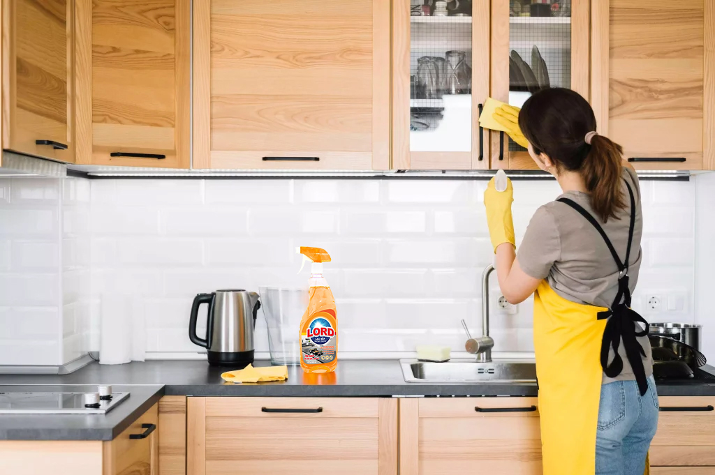 Nước Lau Bếp Lord Hương Chanh – Đánh Bay Dầu Mỡ, Thơm Mát Gian Bếp